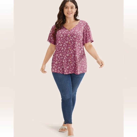 BloomChic Plus Size 2XL Ditsy Floral Contrast Ruffle Sleeve Button Detail Blouse - Picture 5 of 6